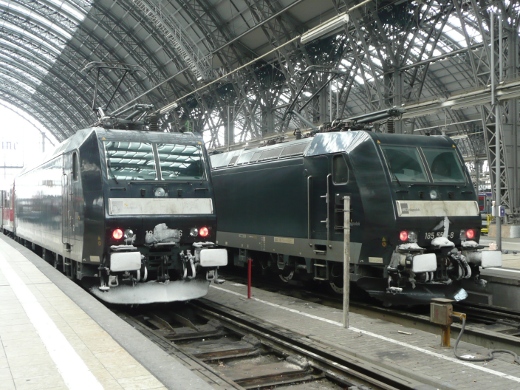 Zwei Dispoloks im Frankfurter Hauptbahnhof