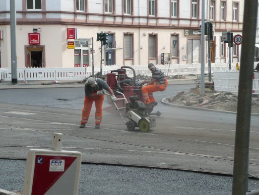 Auftrennen des Asphalts