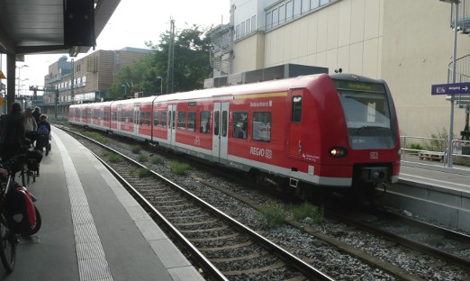 425 als RE in Bremen Hbf