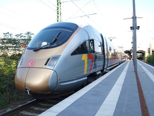 ICE mit Jubilaeumsbeklebung