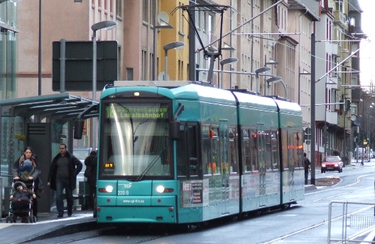 Linie 18, Haltestelle Nibelungenplatz