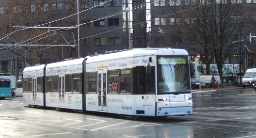 Linie 18 auf dem Nibelungenplatz