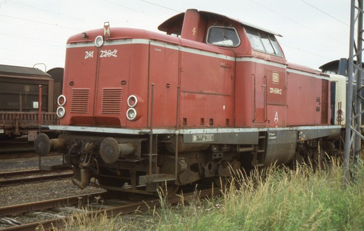 Abgestellte Loks der BR 211 in Kirchweyhe, 1989