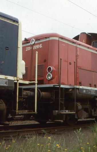 Abgestellte Loks der BR 211 in Kirchweyhe, 1989