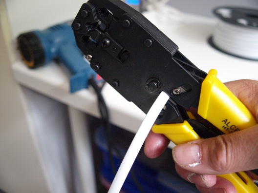 Flachkabel abisolieren