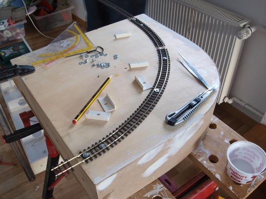 H0m-Bogenmodul - Gleis ist verlegt