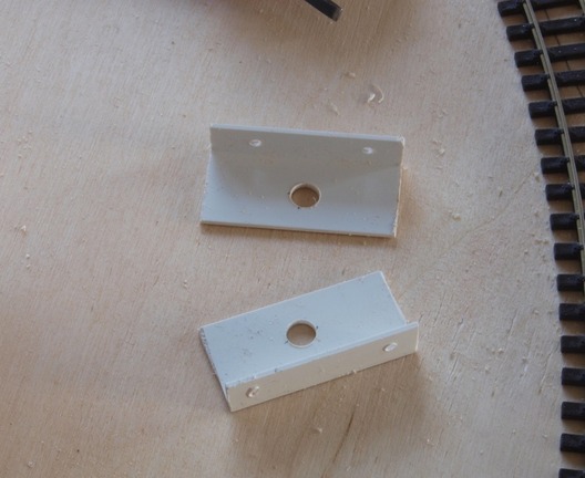 Befestigungswinkel für 4mm Buchsen