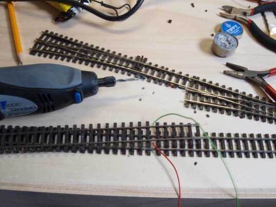 Verlegen der Fahrstromkabel