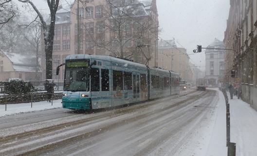 Straßenbahn im Schnee