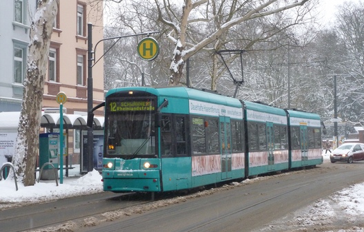 Straßenbahn im Schnee