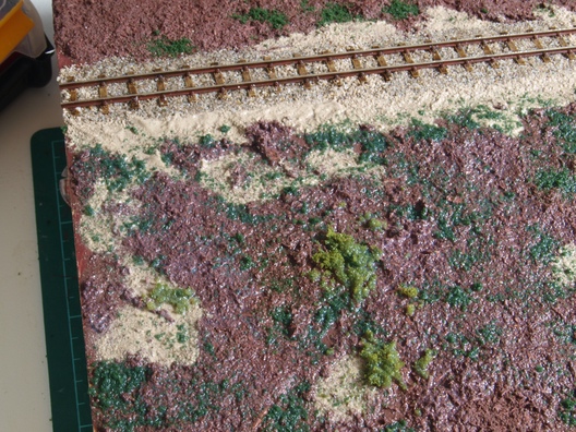 Randweg und Bodendecker, verklebt