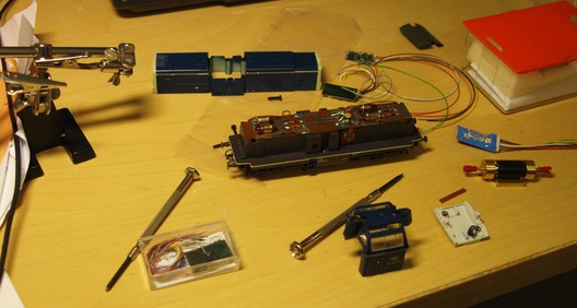 211 von Roco, zerlegt