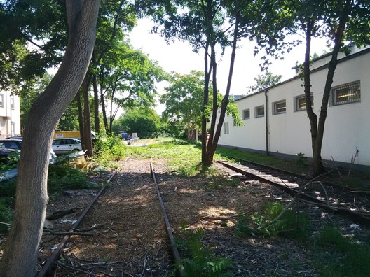 Gleissperre in der Orber Straße in Frankfurt-Fechenheim