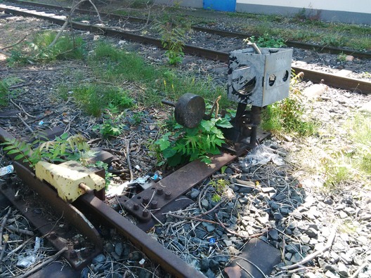 Gleissperre in der Orber Straße in Frankfurt-Fechenheim