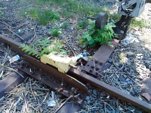 Gleissperre in der Orber Straße in Frankfurt-Fechenheim