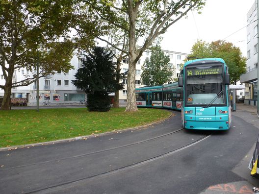 Schleife der Straßenbahn am Ernst-May-Platz