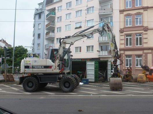 Straßenbahnbaustelle in der Friedberger Landstraße