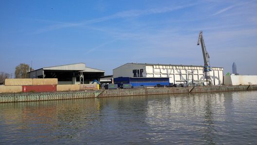 Eine Fahrt auf dem Main in Frankfurt