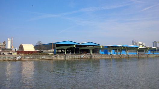 Eine Fahrt auf dem Main in Frankfurt