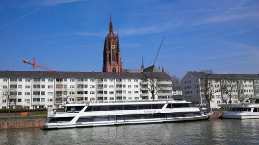 Eine Fahrt auf dem Main in Frankfurt
