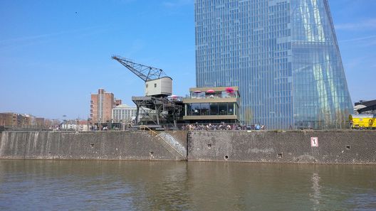 Eine Fahrt auf dem Main in Frankfurt