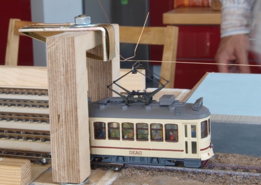 Oberleitungsbau auf den Straßenbahn-Modulen