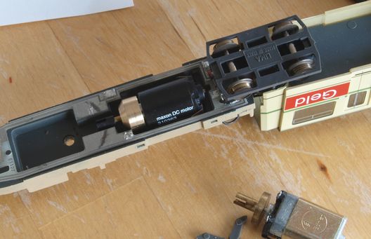 Umbau des Duewag-Gelenktriebwagens von Lima