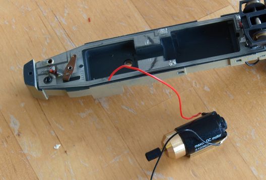 Umbau des Duewag-Gelenktriebwagens von Lima