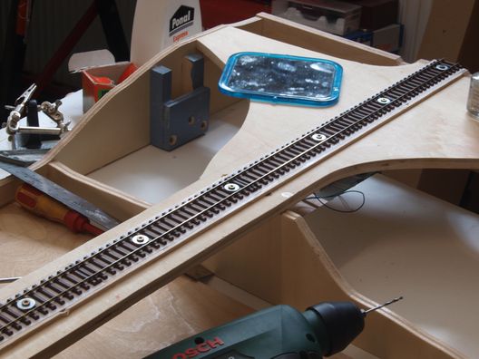 Ein einfaches 1 Meter langes Streckenmodul in H0 - Landschaftsrohbau