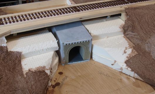 Ein einfaches 1 Meter langes Streckenmodul in H0 - Landschaftsrohbau