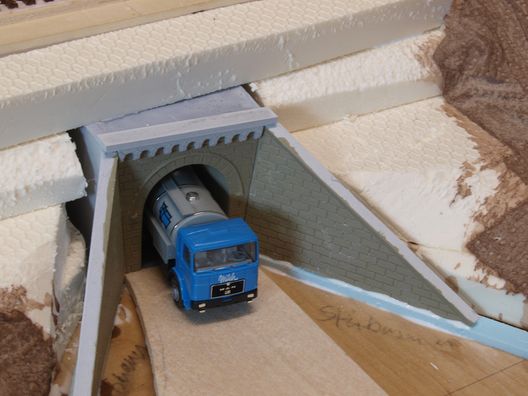 Ein einfaches 1 Meter langes Streckenmodul in H0 - Landschaftsrohbau