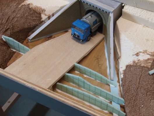 Ein einfaches 1 Meter langes Streckenmodul in H0 - Landschaftsrohbau