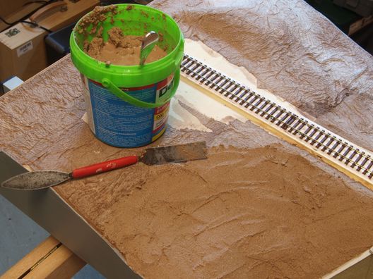 Ein einfaches 1 Meter langes Streckenmodul in H0 - Landschaftsrohbau