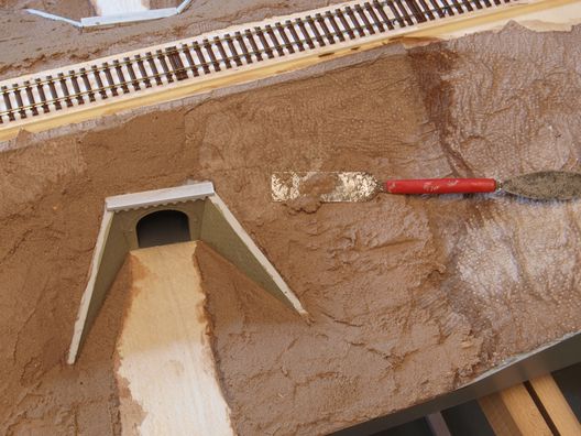 Ein einfaches 1 Meter langes Streckenmodul in H0 - Landschaftsrohbau