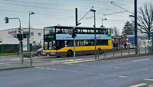 Ein Doppeldecker im Liniendienst auf der Linie 34