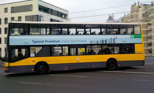 Ein Doppeldecker im Liniendienst auf der Linie 34