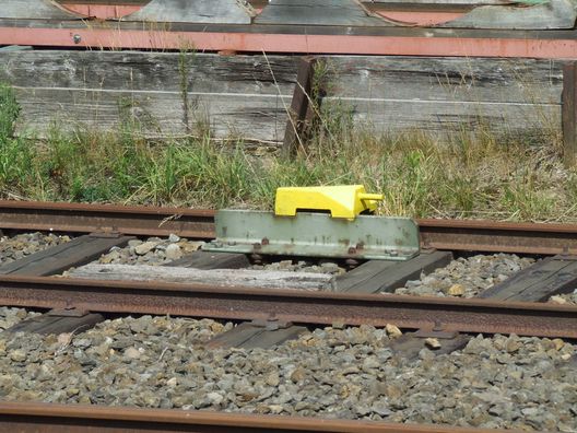 Ortsdurchfahrt und Bahnhof von Uenzen