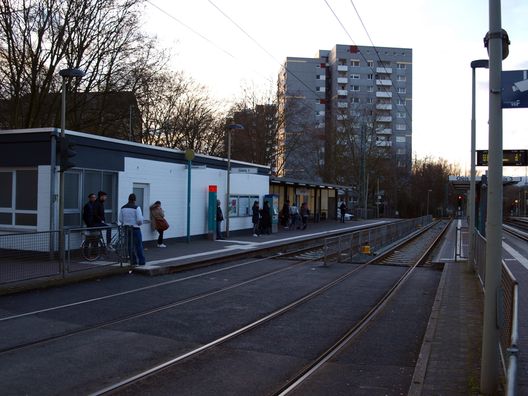 U- und Straßenbahnhaltestelle Ginnheim