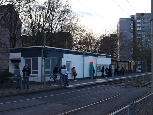U- und Straßenbahnhaltestelle Ginnheim