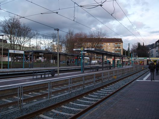 U- und Straßenbahnhaltestelle Ginnheim