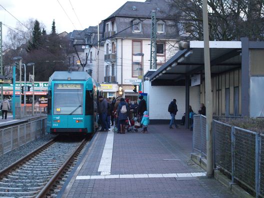 U- und Straßenbahnhaltestelle Ginnheim
