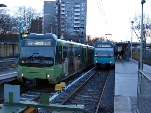 U- und Straßenbahnhaltestelle Ginnheim