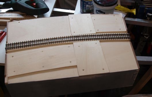 Landschaftsbau auf den schmalen Regelspurmodulen