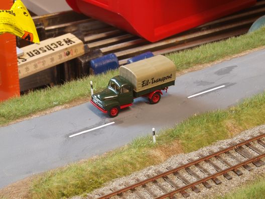 Landschaftsbau auf den schmalen Regelspurmodulen