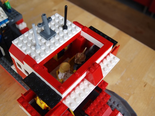 Zwei Schiffe aus Lego