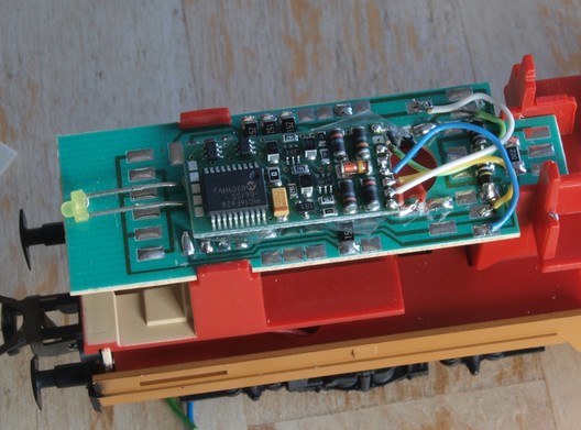 Funktionsdecoder in einem DR-Doppelstocksteuerwagen