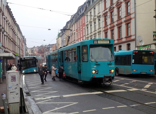 Triebwagen der Baureihe P in Bornheim Mitte