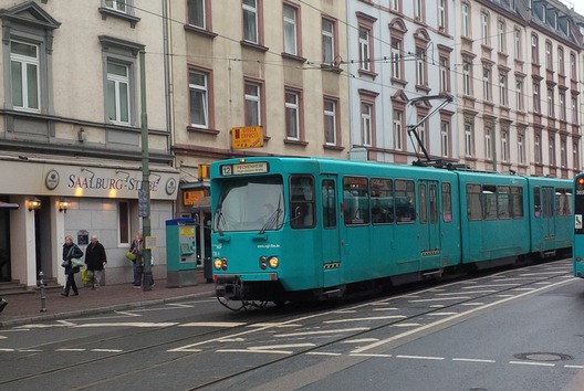 Triebwagen der Baureihe P in Bornheim Mitte