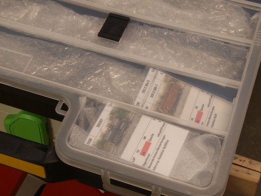 Transportboxen mit Wagenkarten