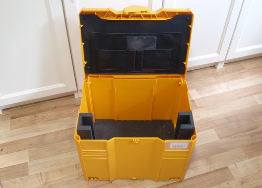 Büro Systainer mit einer Halterung für Laptops